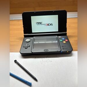 Nintendo New 3DS Super Mario Land Black Handheld Console - console 2